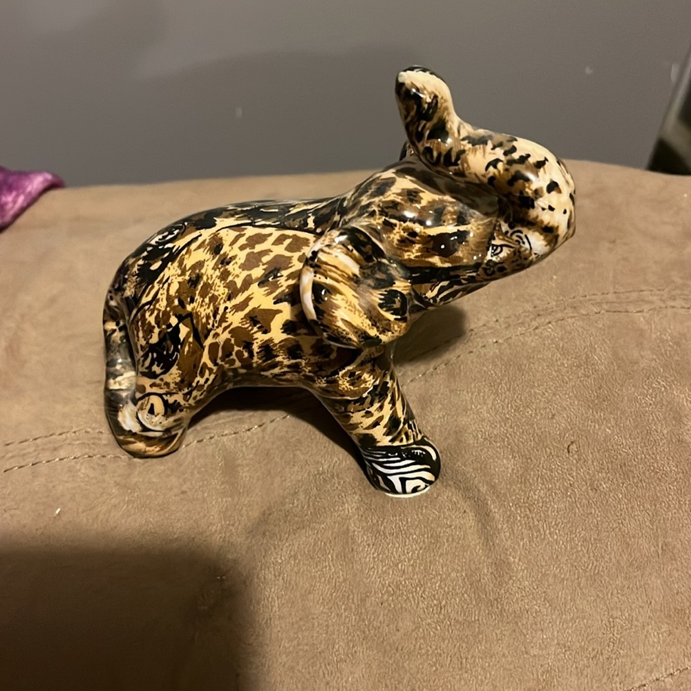 Elephant kickback - Picture 3 of 3